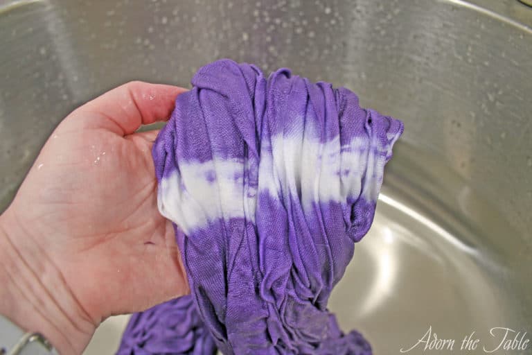 How to TieDye a Tablecloth & Napkins StepbyStep Instructions