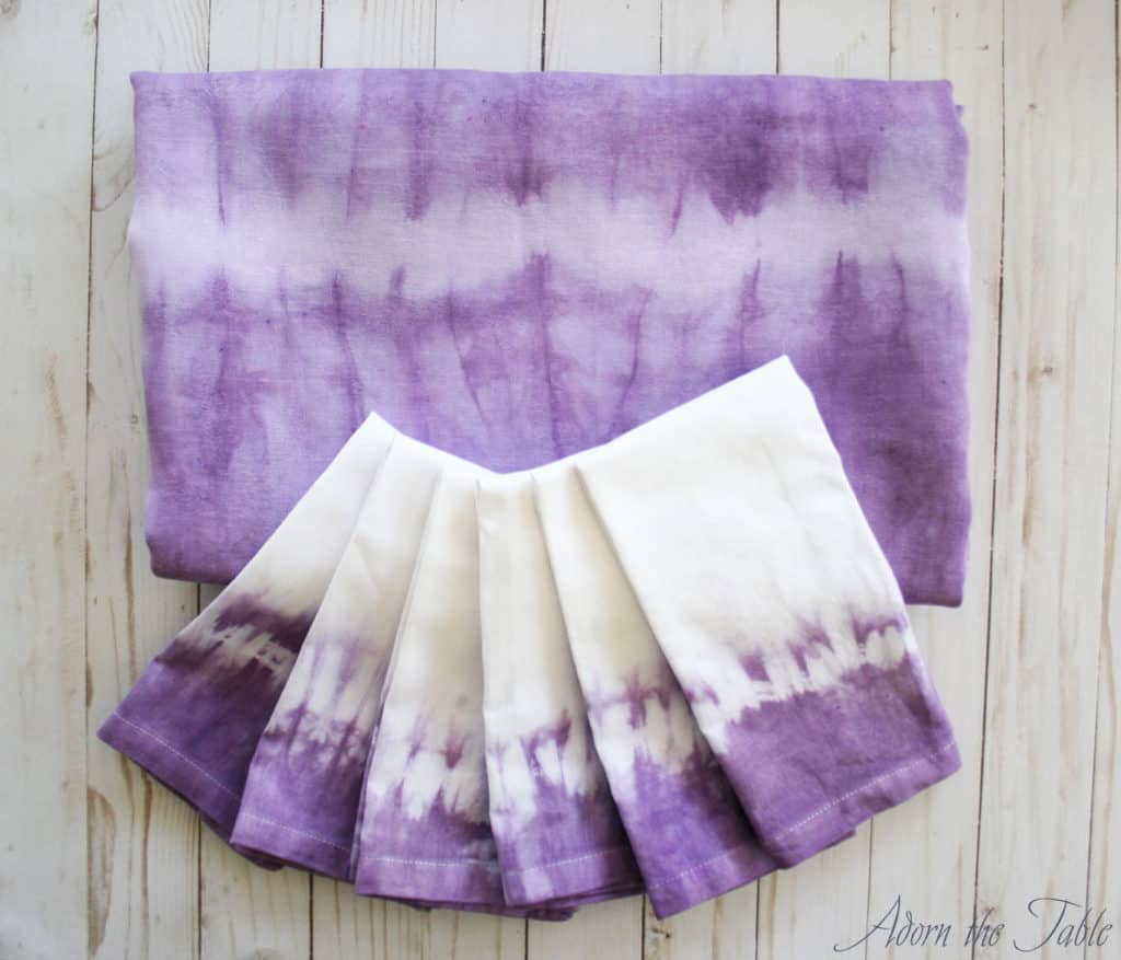 Lilac and white tie-dyed napkins and tablecloth