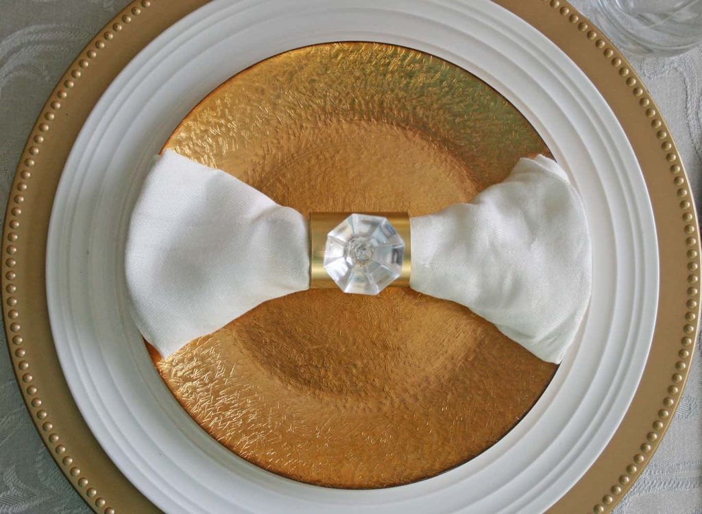Diamond napkin ring with white napkin