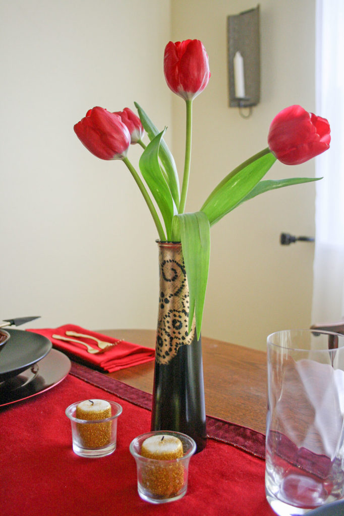 Diy lace vase on romantic table setting
