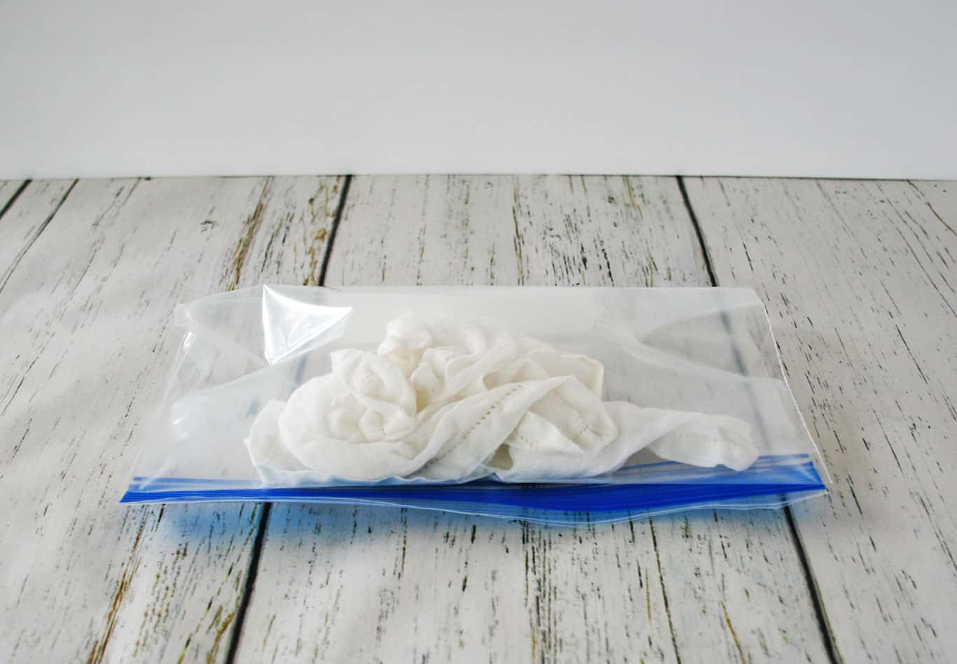 The Best Ways to Remove Wrinkles from Tablecloths Adorn the Table