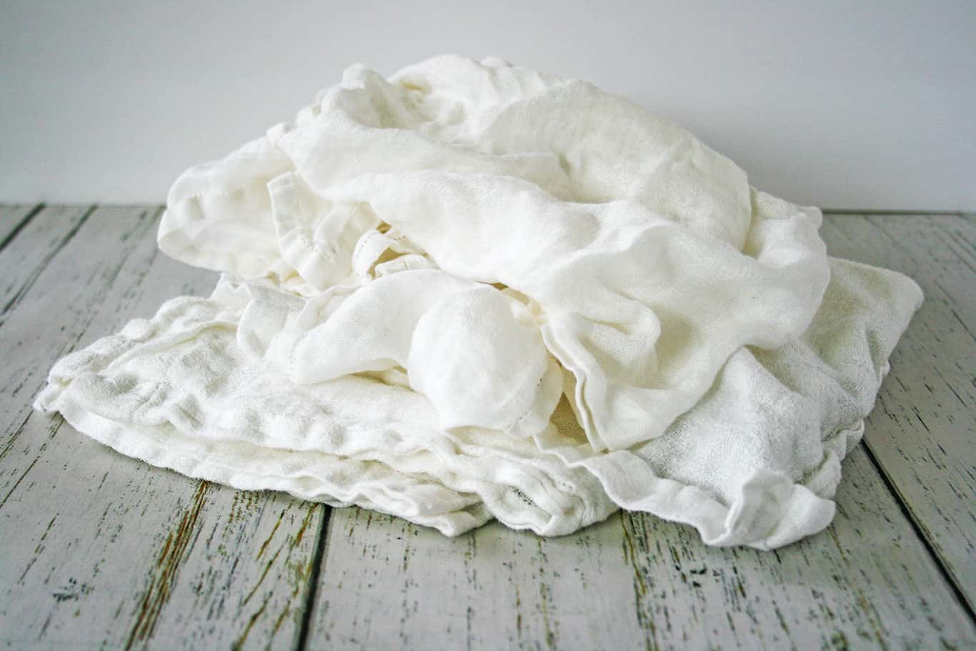 The Best Ways to Remove Wrinkles from Tablecloths Adorn the Table