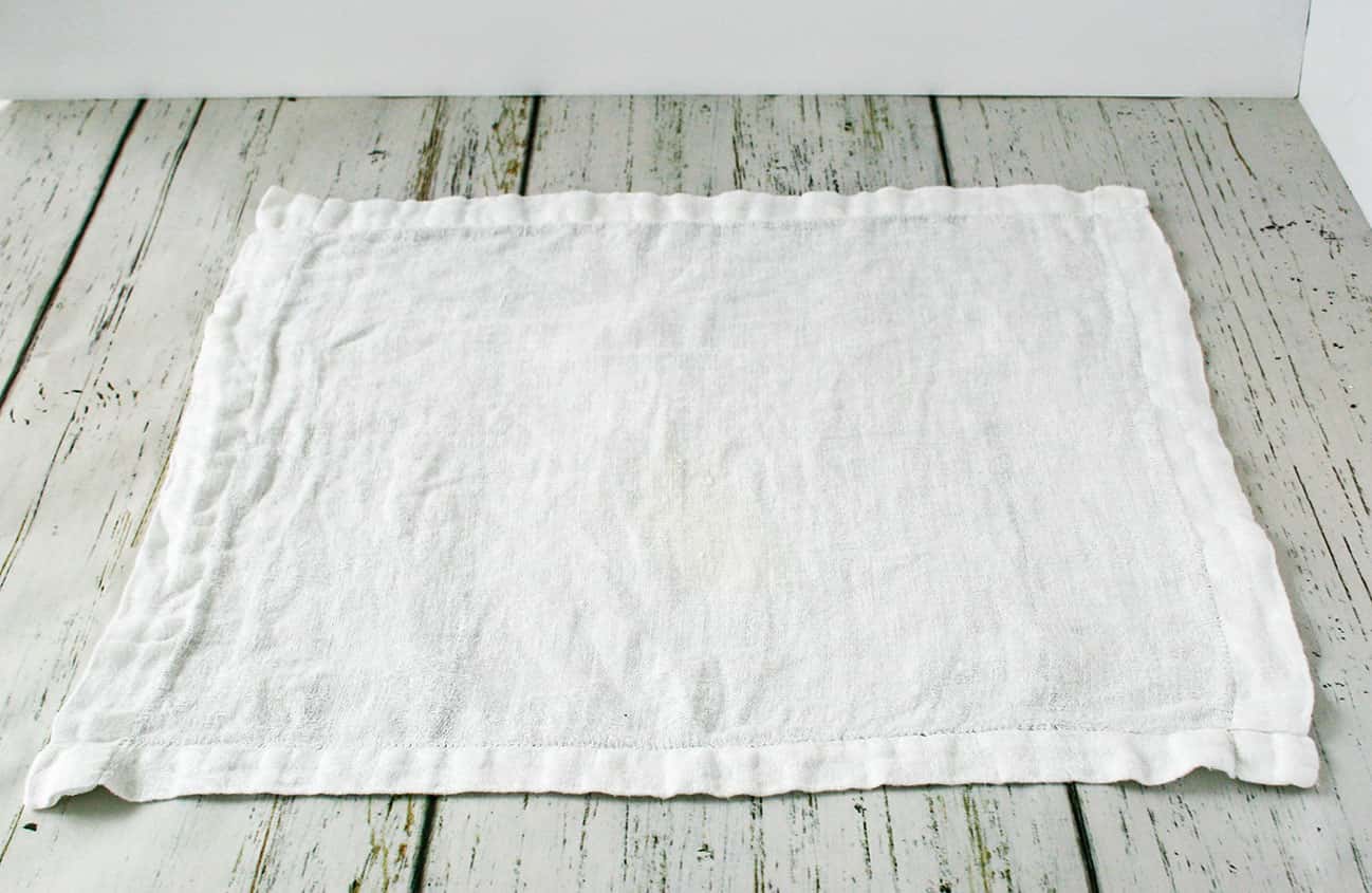 The Best Ways to Remove Wrinkles from Tablecloths Adorn the Table