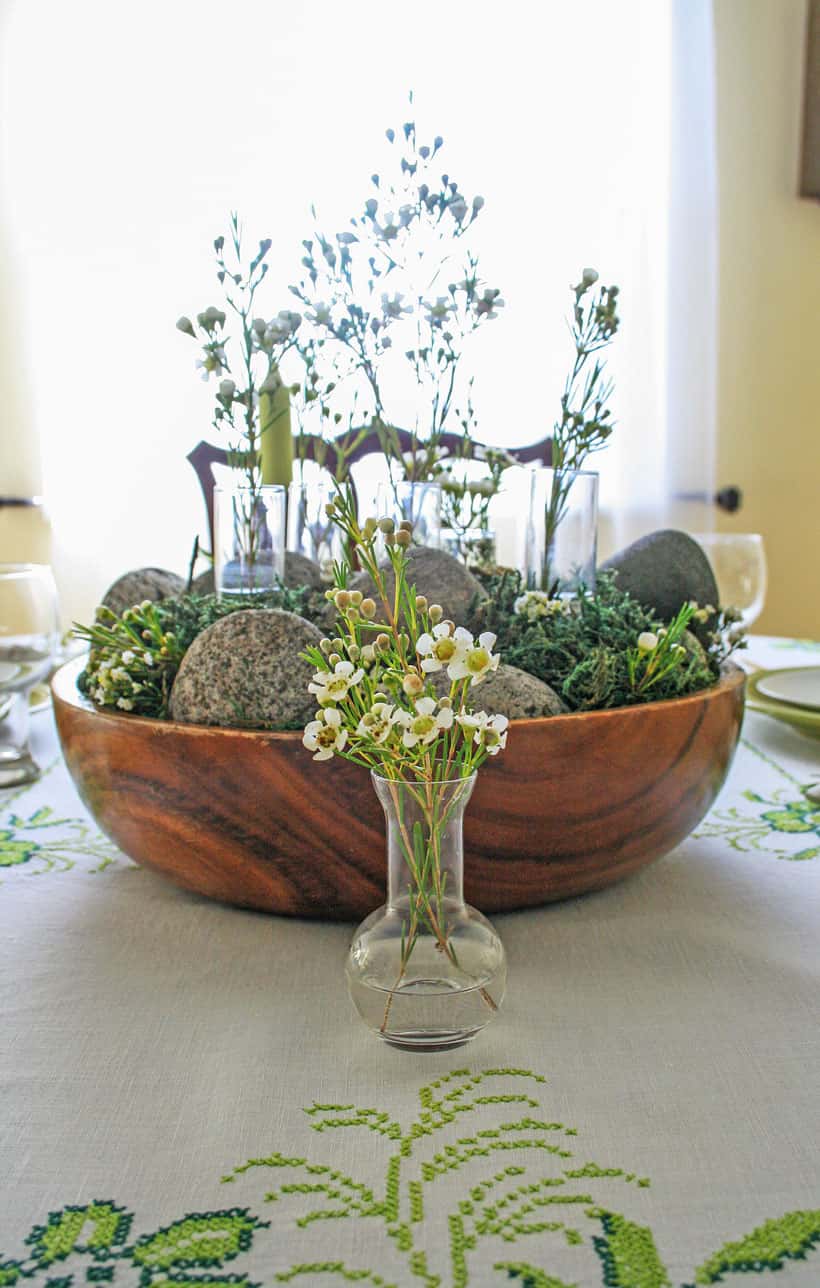 View of bud vase to centerpiece