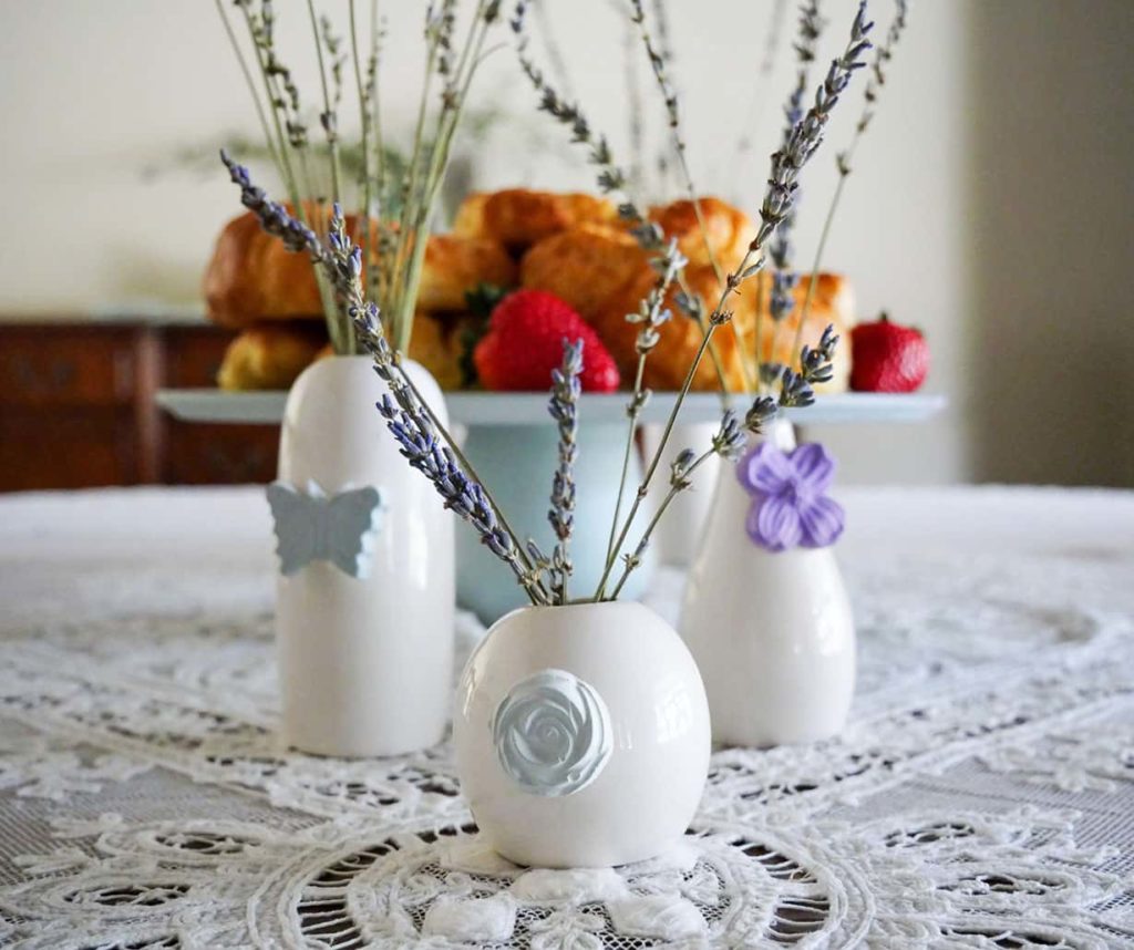 Bud vases in front of cake plate