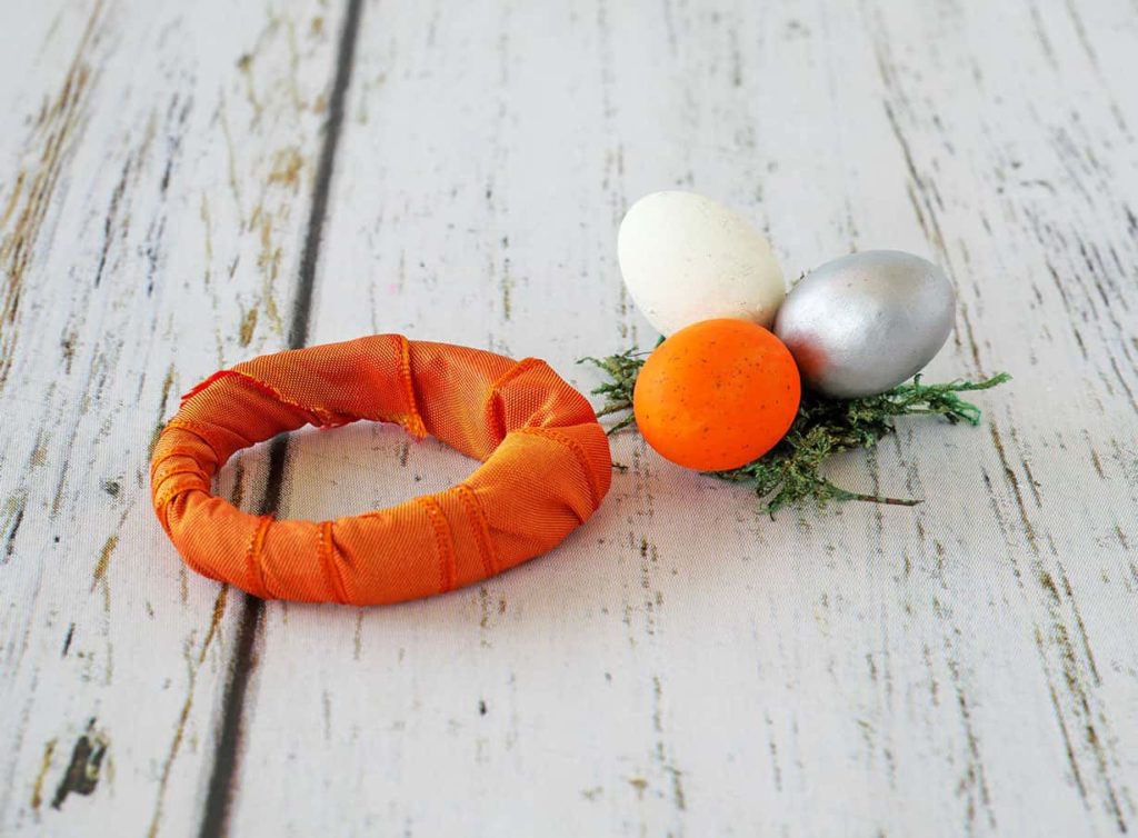 DIY Easter Napkin Ring in 2 pieces