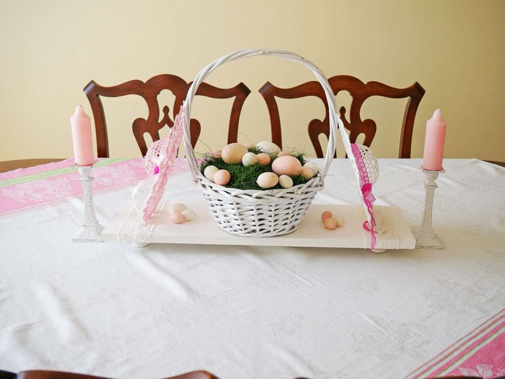 Easy Easter table centerpiece with tray