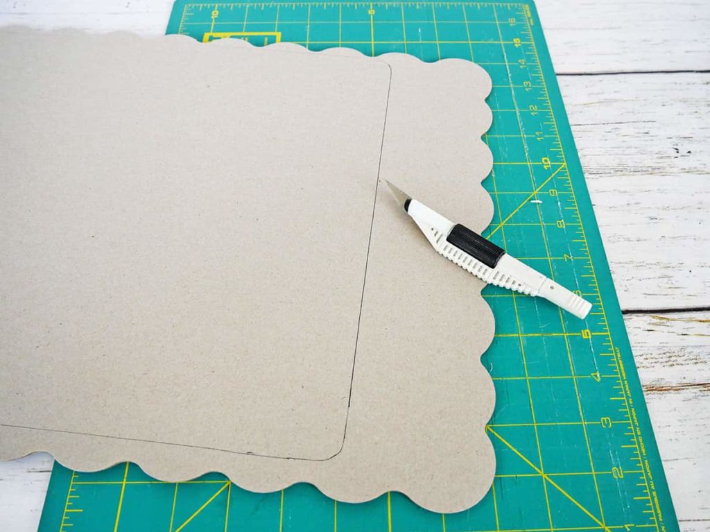 Cut cake board to placemat size