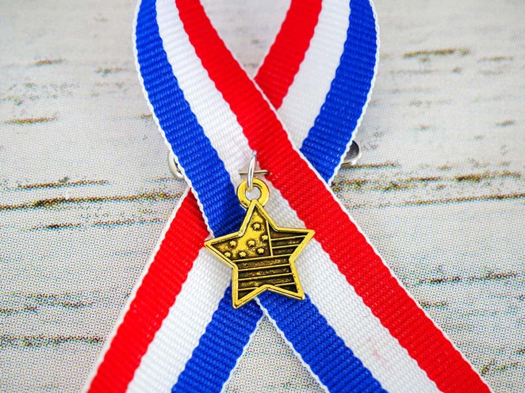 Close up of easy diy patriotic pin