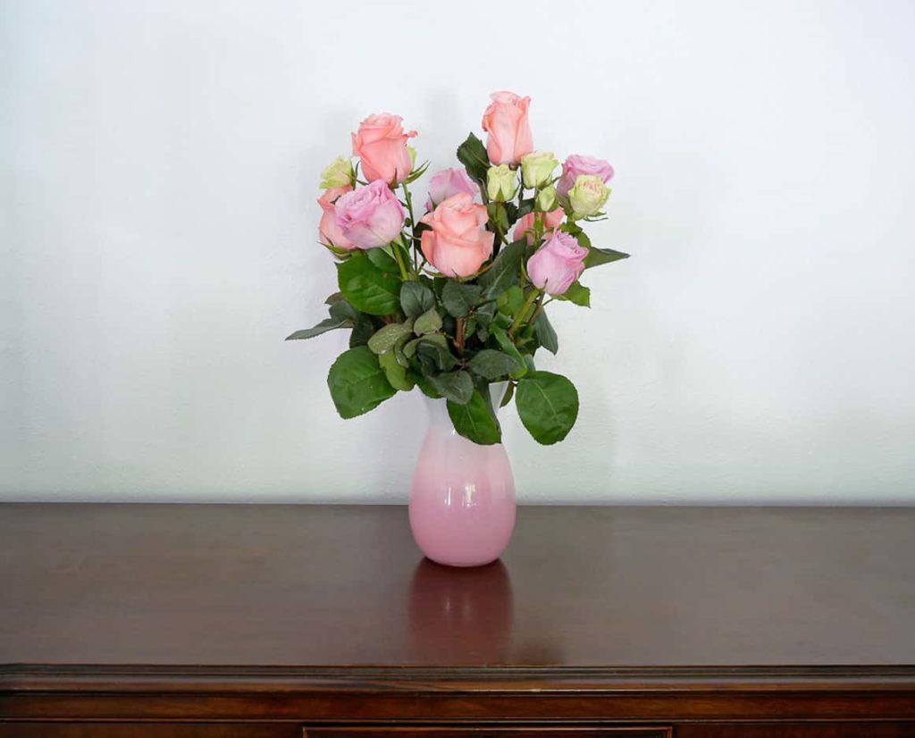 Tricks to making cut flowers last longer roses in vase