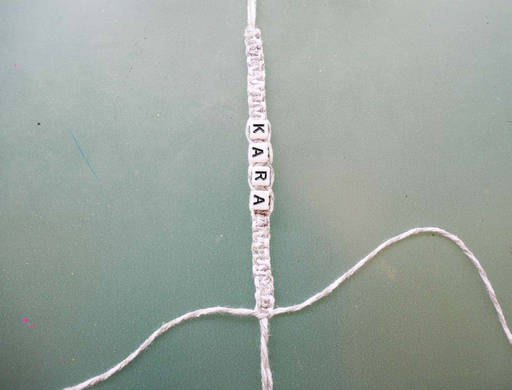 DIY friendship bracelet napkin ring with knots after name beads