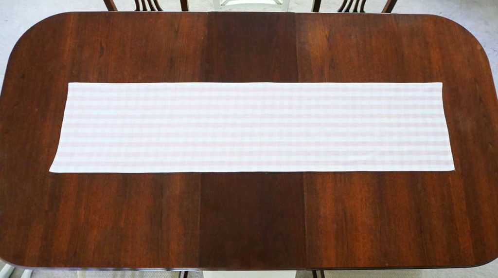 Table runner in middle of the table
