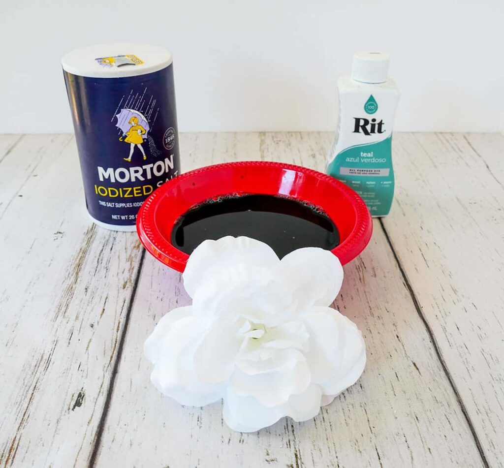 How to Dye White Fake Flowers dye mixed together