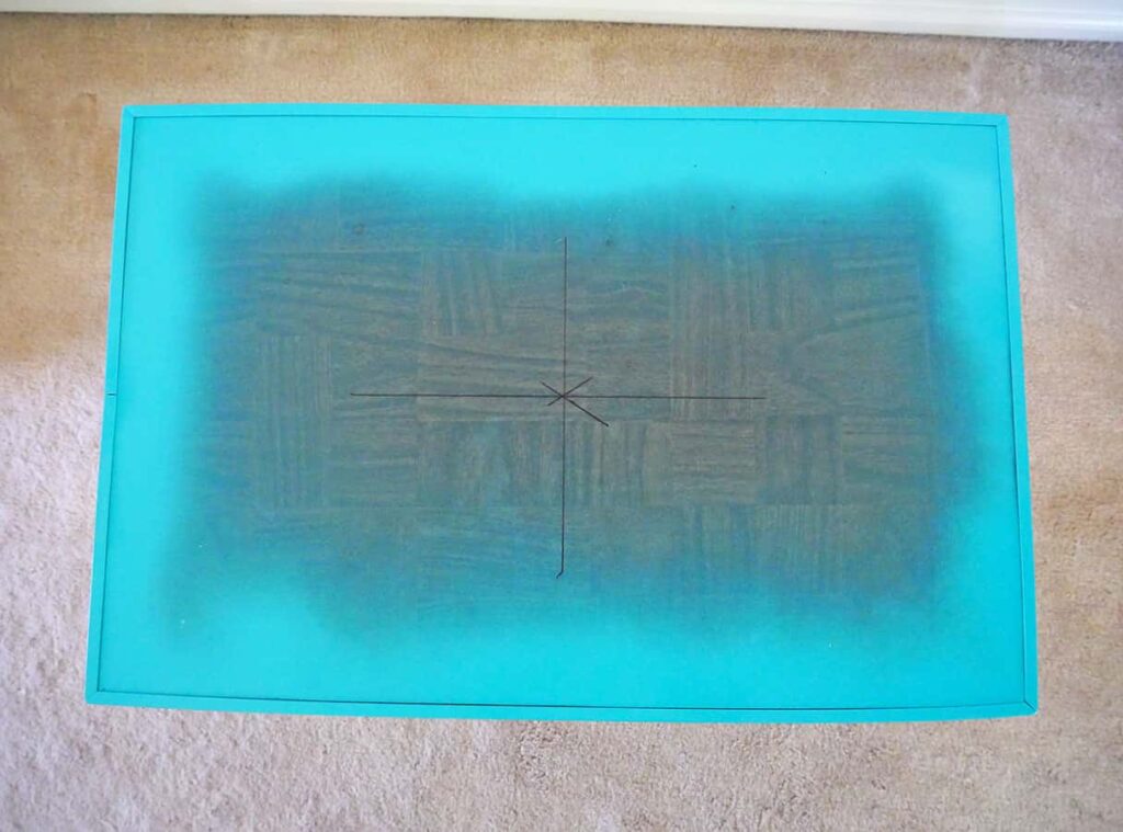 Lines drawn to find middle of the tray top