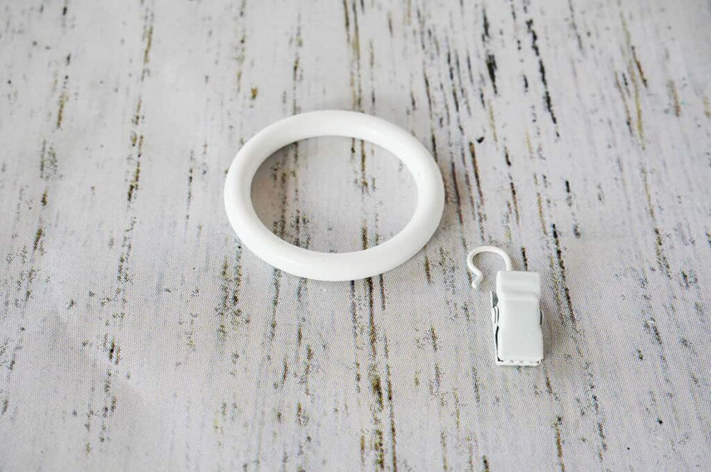 White ring and hook