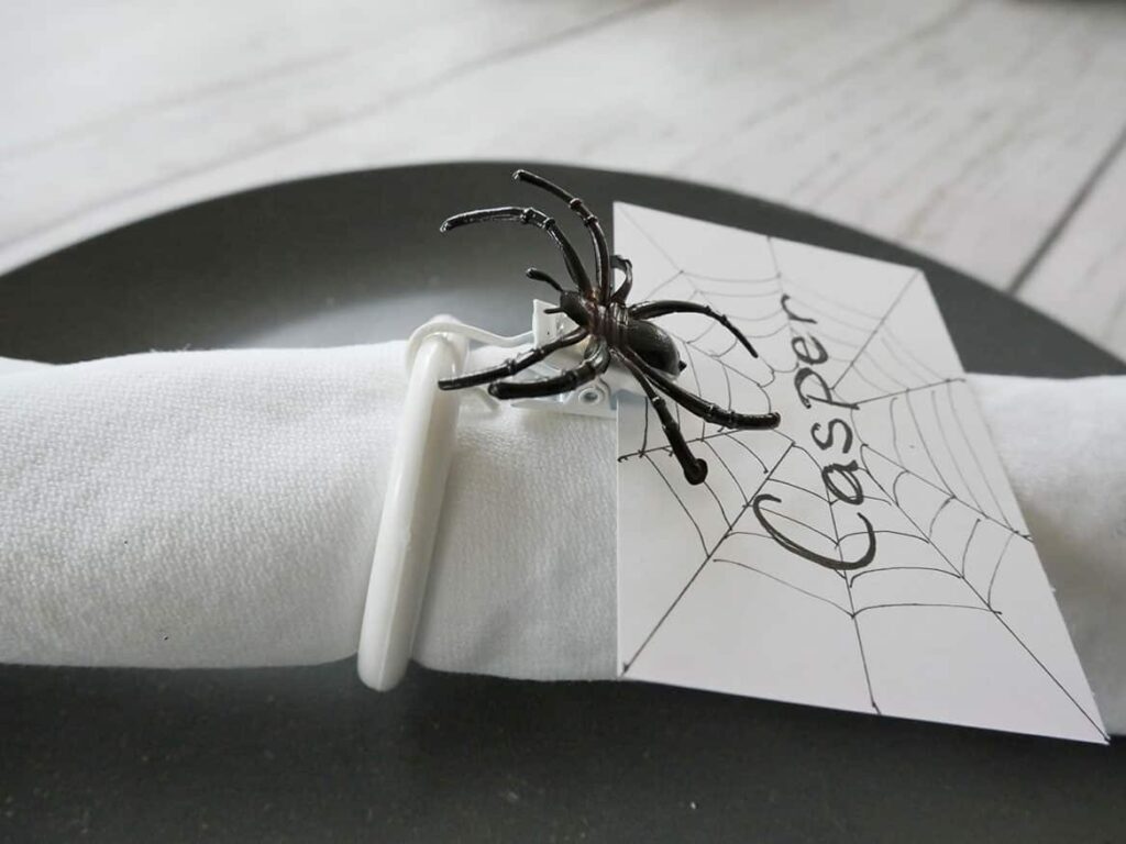 DIY Spider napkin rings with clip side view