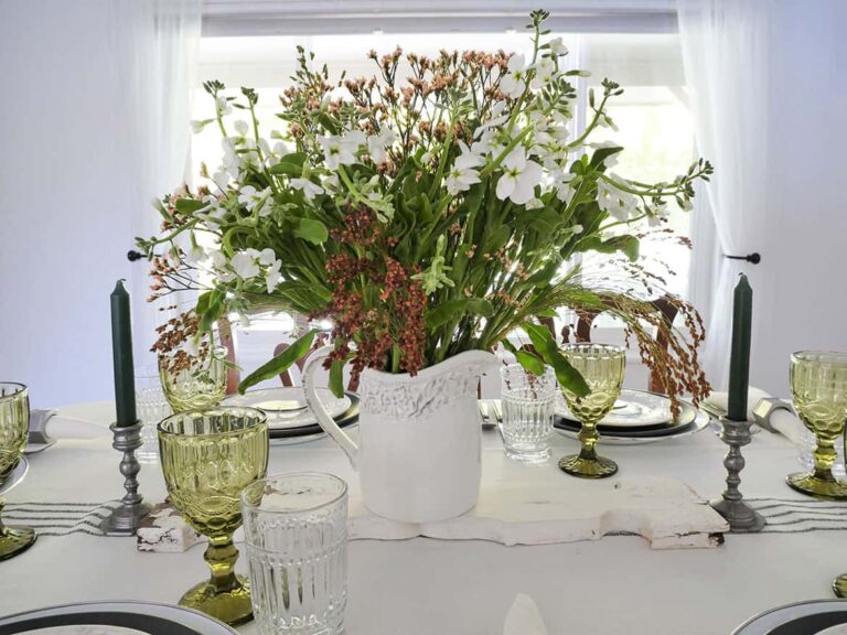 The Great Debate: Is a Centerpiece Necessary on Your Dining Table?
