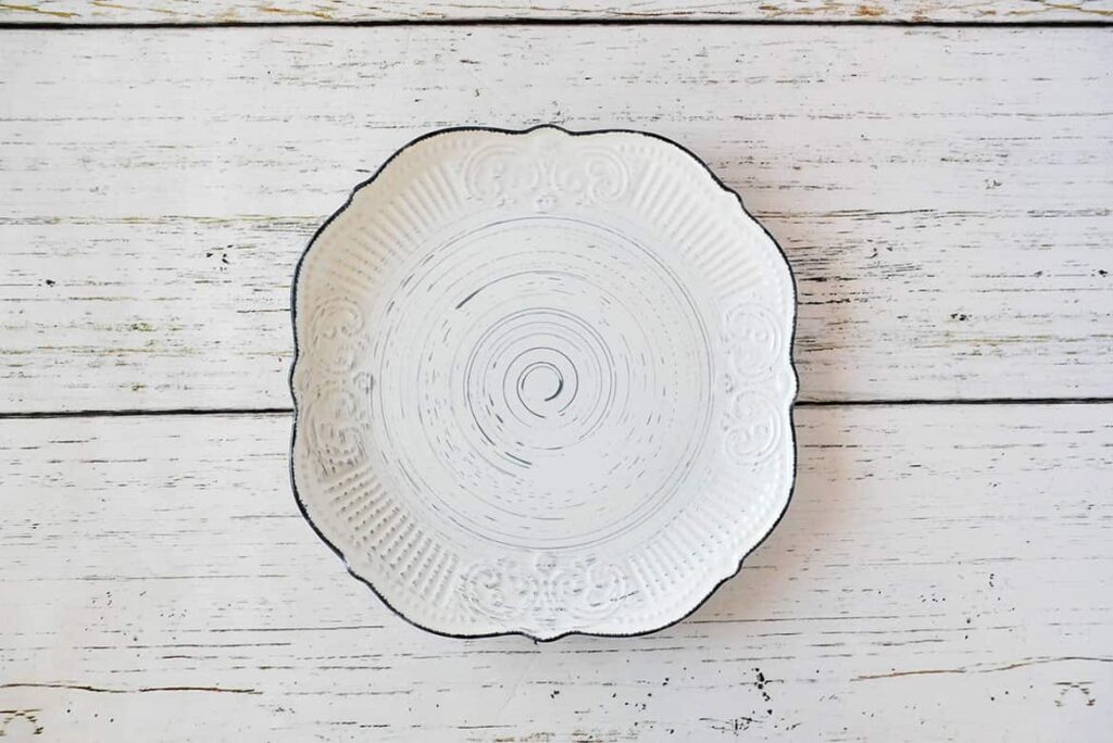 how to determine which plates to buy scalloped plate