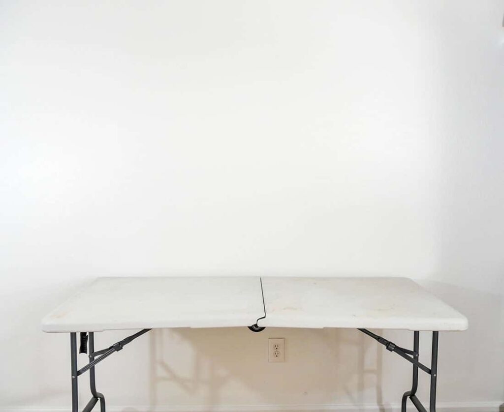 Plain folding table