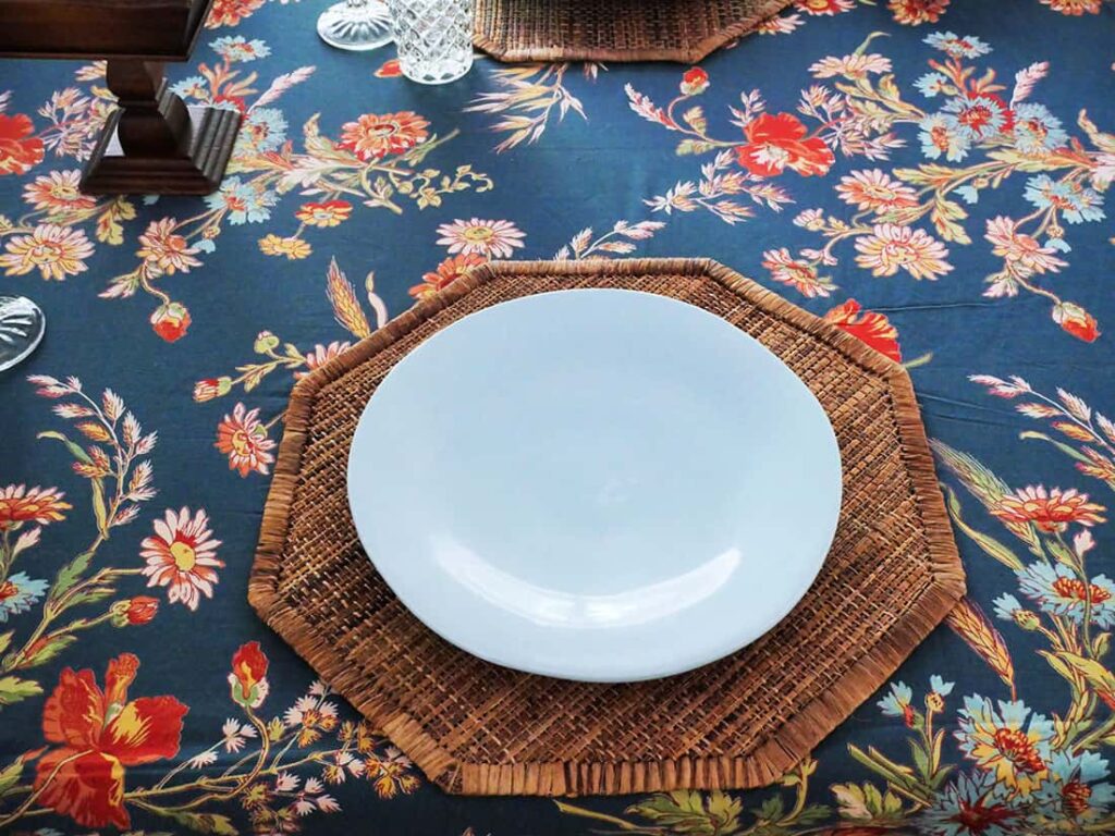 Light blue dinner plate added to placemat