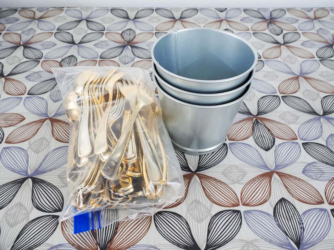 Game Day! 5 Essential Tailgating Table Setup Tips - Adorn the Table