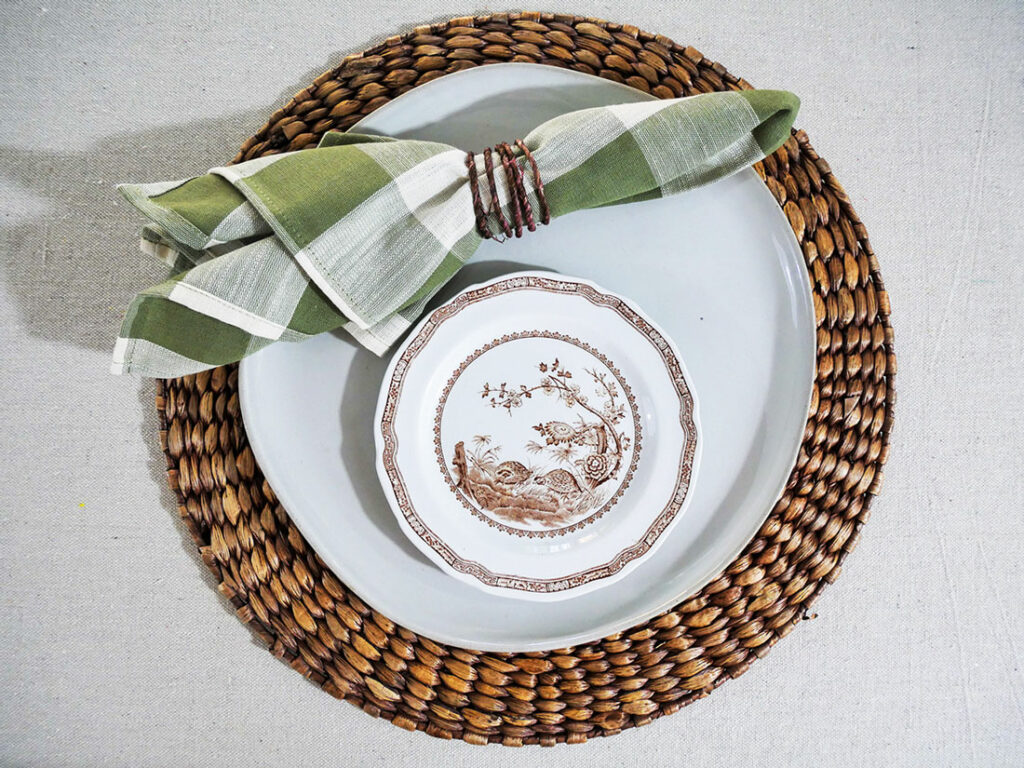 Rustic Thanksgiving place setting idea