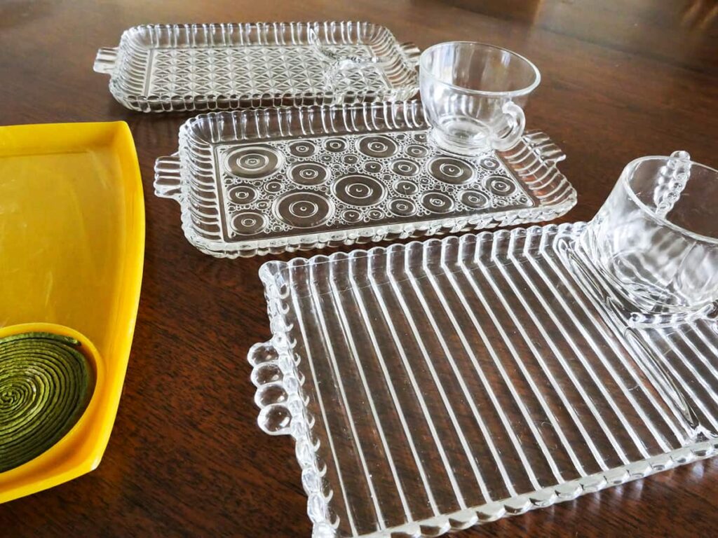 Various vintage snack sets.